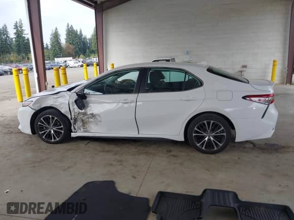 2019 Toyota Camry SE z VIN 4T1B11HK3KU847698, wystawiony jako IAAI lot #43421686 z przebiegiem 108 989 mil mil oraz . Historia ofert i sprzedaży dostępna na DreamBid. Obrazek 14.