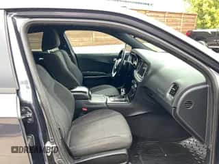 2016 Dodge Charger R/T z VIN 2C3CDXCT2GH227586, wystawiony jako Copart lot #89437845 z przebiegiem 138 895 mil mil oraz Czysty tytuł • Clean title. Historia ofert i sprzedaży dostępna na DreamBid. Obrazek 5.