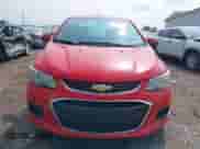 2017 Chevrolet Sonic Premier z VIN 1G1JF5SB2H4141437, wystawiony jako IAAI lot #42936257 z przebiegiem 97 981 mil mil oraz . Historia ofert i sprzedaży dostępna na DreamBid. Obrazek 12.
