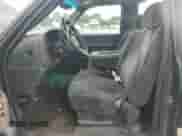 2001 Chevrolet Silverado 1500 LS z VIN 1GCEC14V51Z247231, wystawiony jako Copart lot #82461945 z przebiegiem 340 099 mil mil oraz Szkoda całkowita • Salvage title. Historia ofert i sprzedaży dostępna na DreamBid. Obrazek 7.