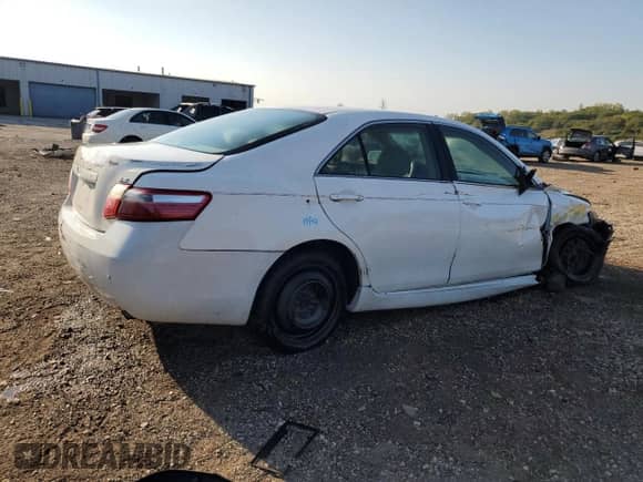 2007 Toyota Camry CE z VIN 4T1BE46K17U635043, wystawiony jako Copart lot #80792645 z przebiegiem 143 773 mil mil oraz Szkoda całkowita • Salvage title. Historia ofert i sprzedaży dostępna na DreamBid. Obrazek 3.