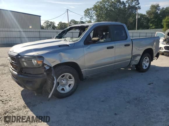 2023 Ram 1500 Tradesman z VIN 1C6RRFCG5PN619433, wystawiony jako Copart lot #70200855 z przebiegiem Nie podano mil oraz Szkoda całkowita • Salvage title. Historia ofert i sprzedaży dostępna na DreamBid. Obrazek 1.