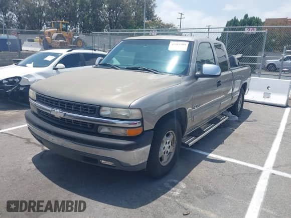 2000 Chevrolet Silverado 1500 LS with VIN 1GCEC19T6YZ184500, listed as a IAAI auction lot 42583589 with 205,057 mi miles and . Bid and sale history available at DreamBid. Image 2.