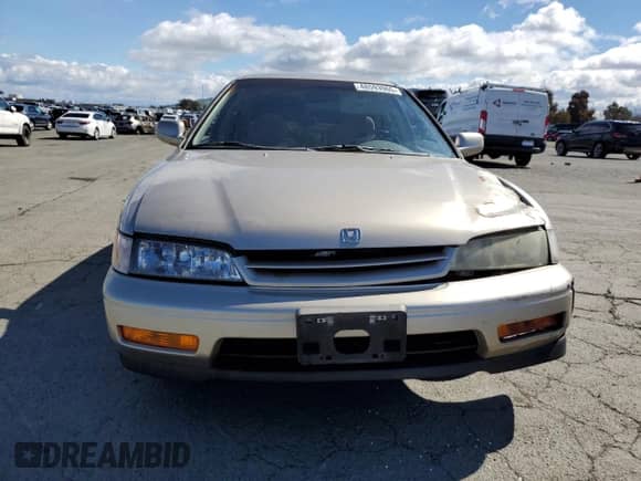 1995 Honda Accord LX z VIN 1HGCD5638SA090464, wystawiony jako Copart lot #48593965 z przebiegiem 142 003 mil mil oraz Czysty tytuł • Clean title. Historia ofert i sprzedaży dostępna na DreamBid. Obrazek 5.