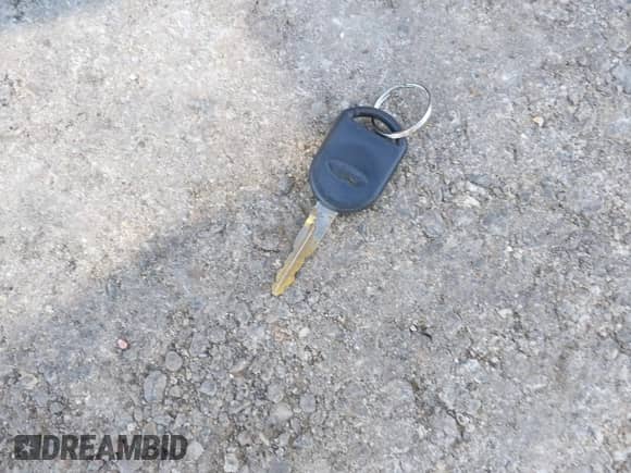 2005 Ford F-150 XLT z VIN 1FTPW12575KE66810, wystawiony jako IAAI lot #43472457 z przebiegiem 187 375 mil mil oraz . Historia ofert i sprzedaży dostępna na DreamBid. Obrazek 11.