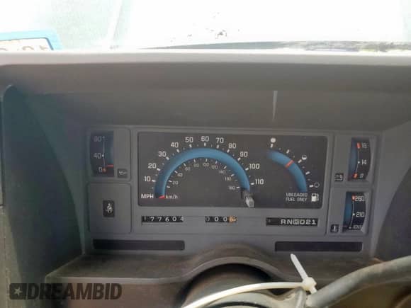 1993 Chevrolet Blazer z VIN 1GNDT13W2P2111444, wystawiony jako Copart lot #61199575 z przebiegiem 177 604 mil mil oraz Czysty tytuł • Clean title. Historia ofert i sprzedaży dostępna na DreamBid. Obrazek 9.