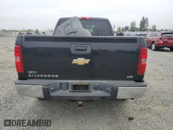 2011 Chevrolet Silverado 1500 LTZ z VIN 1GCRKTE3XBZ140383, wystawiony jako Copart lot #71866855 z przebiegiem 114 092 mil mil oraz Szkoda całkowita • Salvage title. Historia ofert i sprzedaży dostępna na DreamBid. Obrazek 6.
