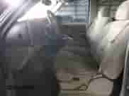 2003 Chevrolet Tahoe LS z VIN 1GNEC13V73J217352, wystawiony jako Copart lot #84435075 z przebiegiem Nie podano mil oraz Szkoda całkowita • Salvage title. Historia ofert i sprzedaży dostępna na DreamBid. Obrazek 7.