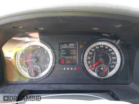 2019 Ram 1500 Tradesman z VIN 3C6JR6DT4KG648920, wystawiony jako IAAI lot #42531432 z przebiegiem 128 735 mil mil oraz . Historia ofert i sprzedaży dostępna na DreamBid. Obrazek 7.