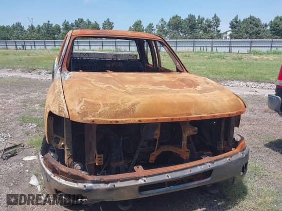2013 Chevrolet Silverado 2500HD z VIN 1GC2KXCB9DZ355467, wystawiony jako IAAI lot #39756360 z przebiegiem Nie podano mil oraz . Historia ofert i sprzedaży dostępna na DreamBid. Obrazek 6.