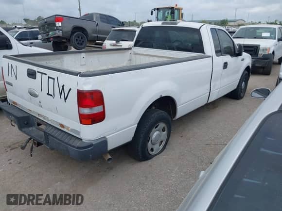 2007 Ford F-150 XL z VIN 1FTRF12W97KD11390, wystawiony jako IAAI lot #42789674 z przebiegiem Nie podano mil oraz . Historia ofert i sprzedaży dostępna na DreamBid. Obrazek 4.