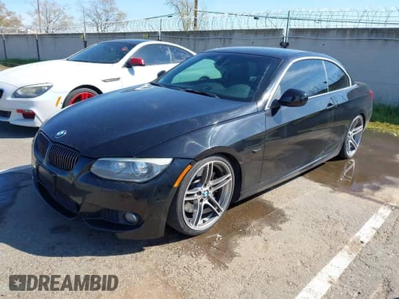 2011 BMW 3 Series 335is с VIN WBADX1C52BE570532, выставлен на аукционе IAAI как лот 41860023 с пробегом 114 834 миль миль и . История ставок и продаж доступна на DreamBid. Изображение 2.