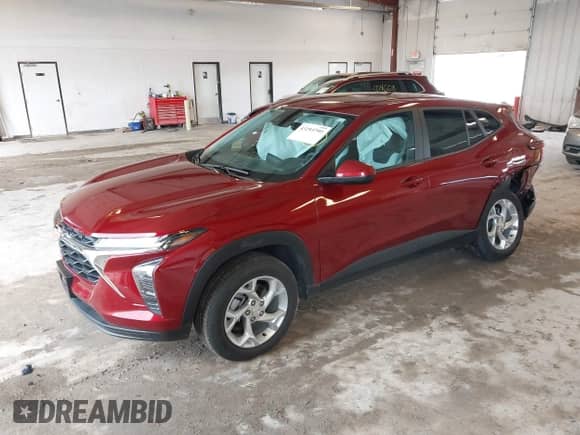 2024 Chevrolet Trax LS z VIN KL77LFE22RC043699, wystawiony jako IAAI lot #43293790 z przebiegiem 24 803 mil mil oraz . Historia ofert i sprzedaży dostępna na DreamBid. Obrazek 17.