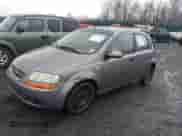 2008 Chevrolet Aveo LS z VIN KL1TD66658B110470, wystawiony jako IAAI lot #41802890 z przebiegiem 116 376 mil mil oraz . Historia ofert i sprzedaży dostępna na DreamBid. Obrazek 2.