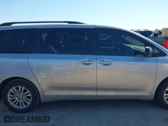 2017 Toyota Sienna XLE Auto Access Seat with VIN 5TDYZ3DC5HS839486, listed as a IAAI auction lot 43420580 with 127,615 mi miles and . Bid and sale history available at DreamBid. Image 13.
