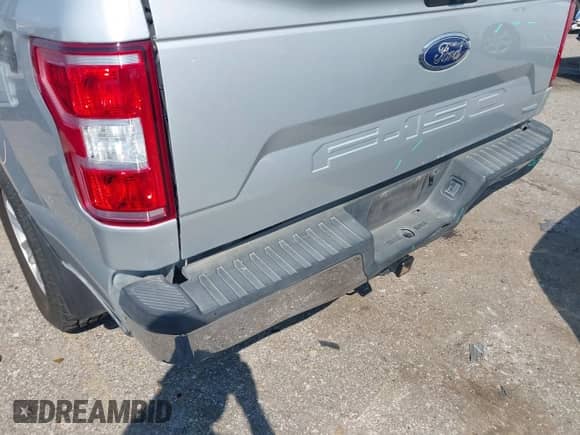 2018 Ford F-150 XLT z VIN 1FTEW1EG4JKD73029, wystawiony jako IAAI lot #43200359 z przebiegiem 72 883 mil mil oraz . Historia ofert i sprzedaży dostępna na DreamBid. Obrazek 6.