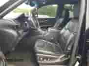 2015 Cadillac Escalade Platinum z VIN 1GYS4PKJ9FR641285, wystawiony jako Copart lot #58336925 z przebiegiem 91 365 mil mil oraz Czysty tytuł • Clean title. Historia ofert i sprzedaży dostępna na DreamBid. Obrazek 7.