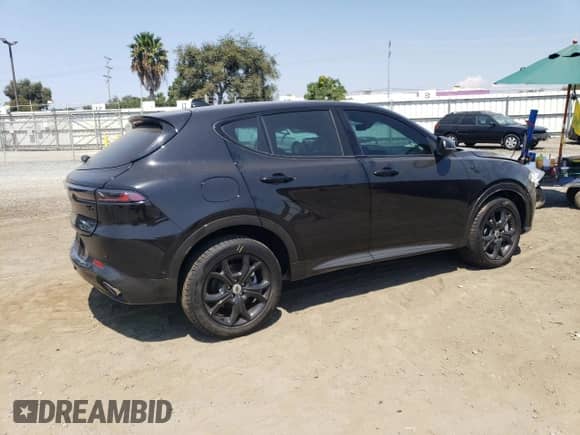 2024 Dodge Hornet R/T with VIN ZACPDFCW5R3A23441, listed as a Copart auction lot 70652524 with 678 mi miles and Salvage title. Bid and sale history available at DreamBid. Image 3.