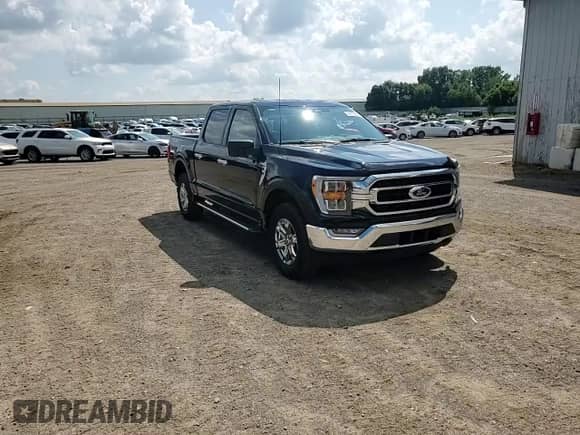 2023 Ford F-150 XL z VIN 1FTEW1EP2PKF67342, wystawiony jako Copart lot #68725225 z przebiegiem 15 883 mil mil oraz Czysty tytuł • Clean title. Historia ofert i sprzedaży dostępna na DreamBid. Obrazek 13.