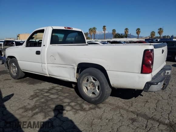 2005 Chevrolet Silverado 1500 z VIN 1GCEC14V85Z152121, wystawiony jako Copart lot #49005945 z przebiegiem 323 251 mil mil oraz Szkoda całkowita • Salvage title. Historia ofert i sprzedaży dostępna na DreamBid. Obrazek 2.