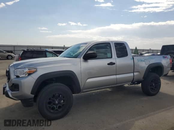 2022 Toyota Tacoma SR z VIN 3TYRZ5CN0NT020341, wystawiony jako Copart lot #81337325 z przebiegiem 40 549 mil mil oraz Szkoda całkowita • Salvage title. Historia ofert i sprzedaży dostępna na DreamBid. Obrazek 1.