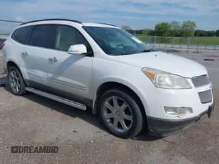 2009 Chevrolet Traverse LTZ z VIN 1GNEV33D59S128394, wystawiony jako IAAI lot #42953100 z przebiegiem 248 303 mil mil oraz . Historia ofert i sprzedaży dostępna na DreamBid. Obrazek 1.