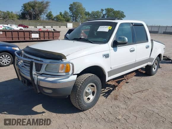 2002 Ford F-150 XLT с VIN 1FTRW08L32KB50745, выставлен на аукционе IAAI как лот 43317697 с пробегом 190 656 миль миль и . История ставок и продаж доступна на DreamBid. Изображение 2.