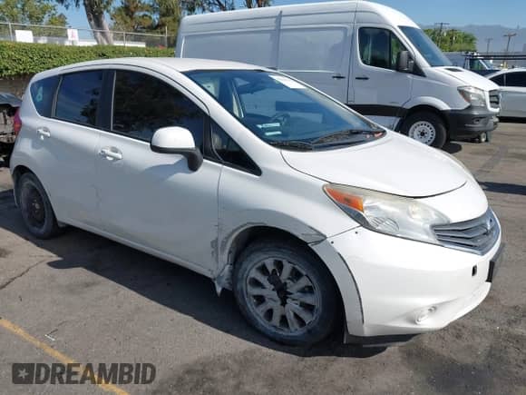 2014 Nissan Note SV z VIN 3N1CE2CP1EL427364, wystawiony jako IAAI lot #42678715 z przebiegiem 106 850 mil mil oraz . Historia ofert i sprzedaży dostępna na DreamBid. Obrazek 1.