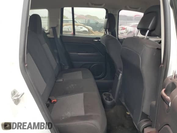 2014 Jeep Compass Sport z VIN 1C4NJCBA2ED548222, wystawiony jako Copart lot #84583235 z przebiegiem Nie podano mil oraz Czysty tytuł • Clean title. Historia ofert i sprzedaży dostępna na DreamBid. Obrazek 10.