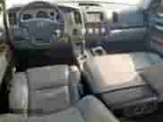 2013 Toyota Tundra Platinum с VIN 5TFFY5F10DX145553, выставлен на аукционе Copart как лот 82311405 с пробегом 142 592 миль миль и Списание • Salvage title. История ставок и продаж доступна на DreamBid. Изображение 8.