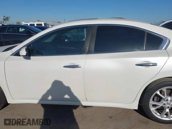 2014 Nissan Maxima SV z VIN 1N4AA5APXEC905450, wystawiony jako IAAI lot #42692323 z przebiegiem 187 955 mil mil oraz . Historia ofert i sprzedaży dostępna na DreamBid. Obrazek 14.