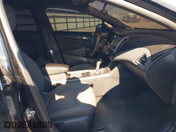 2017 Chevrolet Cruze LT z VIN 3G1BE6SM4HS555625, wystawiony jako IAAI lot #43349157 z przebiegiem 138 113 mil mil oraz . Historia ofert i sprzedaży dostępna na DreamBid. Obrazek 5.