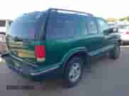 1999 Chevrolet Blazer LT z VIN 1GNDT13W5X2131249, wystawiony jako IAAI lot #42306564 z przebiegiem 162 149 mil mil oraz . Historia ofert i sprzedaży dostępna na DreamBid. Obrazek 4.