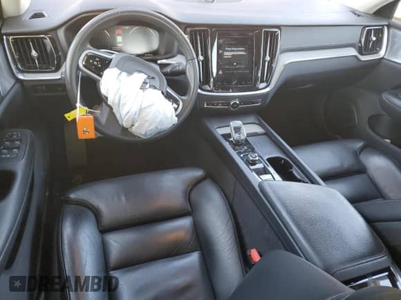 2022 Volvo S60 Inscription z VIN 7JRL12TL2NG157962, wystawiony jako Copart lot #49443275 z przebiegiem 67 539 mil mil oraz Szkoda całkowita • Salvage title. Historia ofert i sprzedaży dostępna na DreamBid. Obrazek 8.