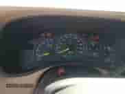 2001 Chevrolet Suburban LT с VIN 1GNEC16T41J253264, выставлен на аукционе Copart как лот 81158935 с пробегом 223 592 миль миль и Списание • Salvage title. История ставок и продаж доступна на DreamBid. Изображение 9.