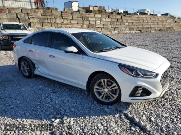 2019 Hyundai Sonata Limited with VIN 5NPE34AF8KH810361, listed as a Copart auction lot 71671545 with 58,085 mi miles and Salvage title. Bid and sale history available at DreamBid. Image 4.