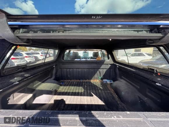 2017 Toyota Tundra Platinum с VIN 5TFGW5F10HX216928, выставлен на аукционе Copart как лот 90529555 с пробегом 180 278 миль миль и Чистый • Clean title. История ставок и продаж доступна на DreamBid. Изображение 10.