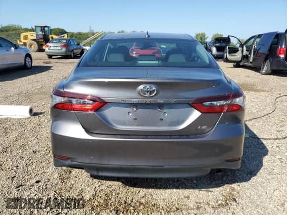 2021 Toyota Camry LE z VIN 4T1C11AK7MU439450, wystawiony jako Copart lot #84234935 z przebiegiem 24 437 mil mil oraz Szkoda całkowita • Salvage title. Historia ofert i sprzedaży dostępna na DreamBid. Obrazek 6.