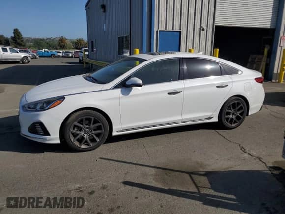 2018 Hyundai Sonata Limited Plus с VIN 5NPE34AB0JH674755, выставлен на аукционе Copart как лот 56202125 с пробегом 84 686 миль миль и Списание • Salvage title. История ставок и продаж доступна на DreamBid. Изображение 1.