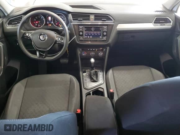 2019 Volkswagen Tiguan S z VIN 3VV1B7AX8KM116826, wystawiony jako Copart lot #86462005 z przebiegiem 80 414 mil mil oraz Szkoda całkowita • Salvage title. Historia ofert i sprzedaży dostępna na DreamBid. Obrazek 8.