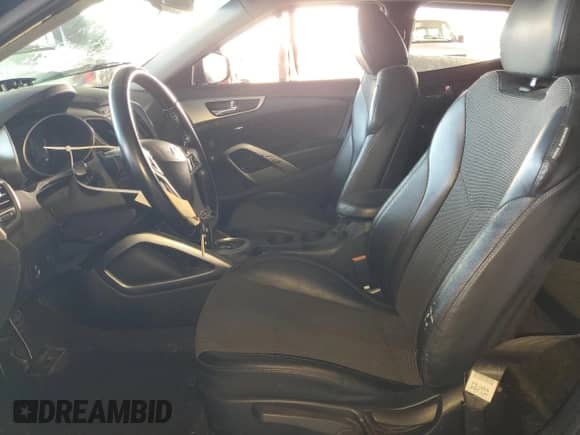 2015 Hyundai Veloster z VIN KMHTC6AD3FU241475, wystawiony jako Copart lot #71849575 z przebiegiem Nie podano mil oraz Szkoda całkowita • Salvage title. Historia ofert i sprzedaży dostępna na DreamBid. Obrazek 7.