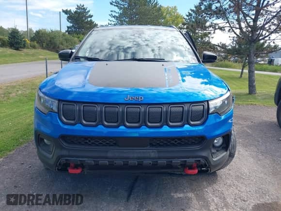 2022 Jeep Compass Trailhawk z VIN 3C4NJDDB4NT208902, wystawiony jako IAAI lot #43244688 z przebiegiem 16 647 mil mil oraz . Historia ofert i sprzedaży dostępna na DreamBid. Obrazek 13.