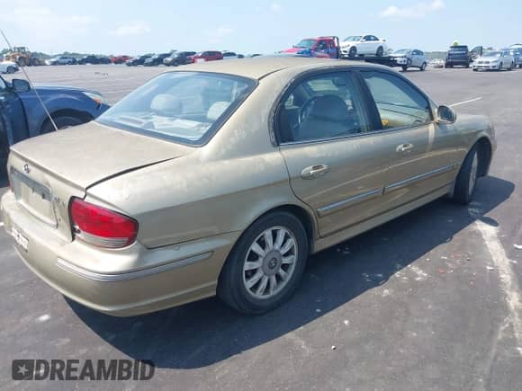 2003 Hyundai Sonata GLS with VIN KMHWF35H53A875884, listed as a IAAI auction lot 43015529 with 297,970 mi miles and . Bid and sale history available at DreamBid. Image 4.