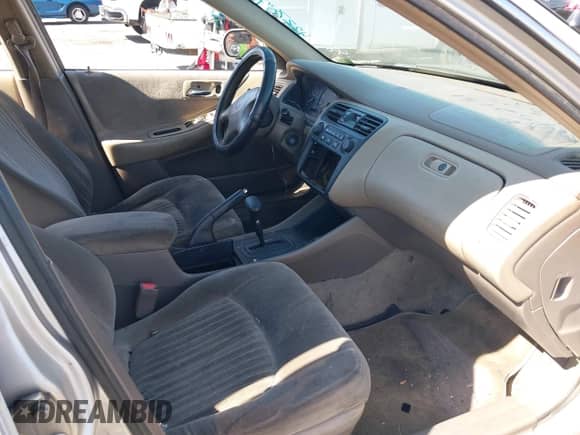 1998 Honda Accord LX z VIN 1HGCG1642WA065770, wystawiony jako IAAI lot #42278962 z przebiegiem 358 127 mil mil oraz . Historia ofert i sprzedaży dostępna na DreamBid. Obrazek 5.