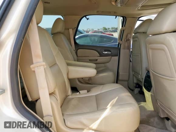 2011 Chevrolet Tahoe LTZ z VIN 1GNSCCE0XBR213361, wystawiony jako Copart lot #70589375 z przebiegiem Nie podano mil oraz Szkoda całkowita • Salvage title. Historia ofert i sprzedaży dostępna na DreamBid. Obrazek 11.