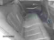 2021 BMW 3 Series 330e xDrive z VIN WBA5P9C00MFK93416, wystawiony jako IAAI lot #41525725 z przebiegiem 24 831 mil mil oraz . Historia ofert i sprzedaży dostępna na DreamBid. Obrazek 8.