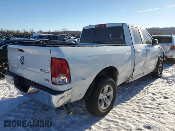 2018 Ram 1500 Big Horn z VIN 1C6RR7GGXJS300909, wystawiony jako Copart lot #87744855 z przebiegiem 105 131 mil mil oraz Szkoda całkowita • Salvage title. Historia ofert i sprzedaży dostępna na DreamBid. Obrazek 3.