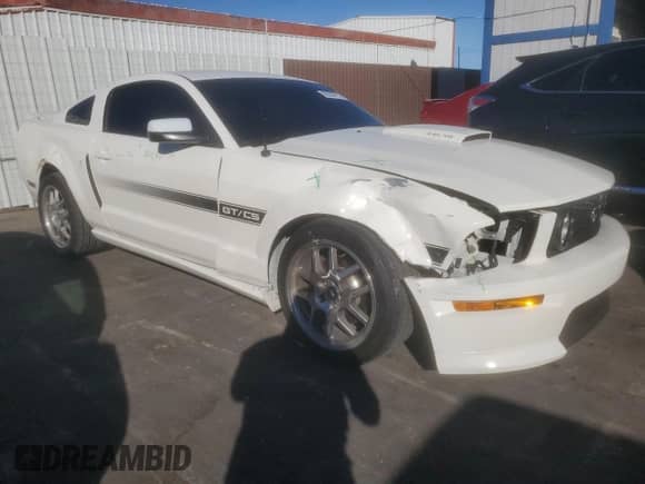 2008 Ford Mustang GT Deluxe with VIN 1ZVHT82H685120487, listed as a Copart auction lot 90284755 with 81,141 mi miles and Salvage title. Bid and sale history available at DreamBid. Image 4.