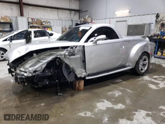 2005 Chevrolet SSR LS z VIN 1GCES14H75B117091, wystawiony jako Copart lot #41798335 z przebiegiem 31 798 mil mil oraz Czysty tytuł • Clean title. Historia ofert i sprzedaży dostępna na DreamBid. Obrazek 1.