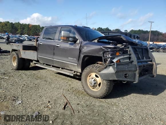 2015 Chevrolet Silverado 3500HD LTZ с VIN 1GC4K0E83FF587522, выставлен на аукционе Copart как лот 84627984 с пробегом 133 935 миль миль и Списание • Salvage title. История ставок и продаж доступна на DreamBid. Изображение 4.